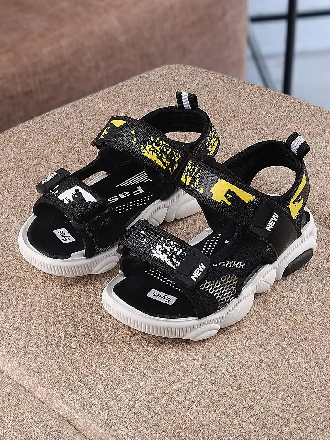 Walktrendy Kids Black Yellow Printed Sports Sandals