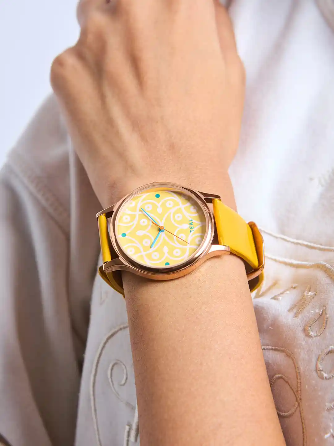 Buy TEAL BY CHUMBAK Women Yellow Pixel Blossom Analogue Watch