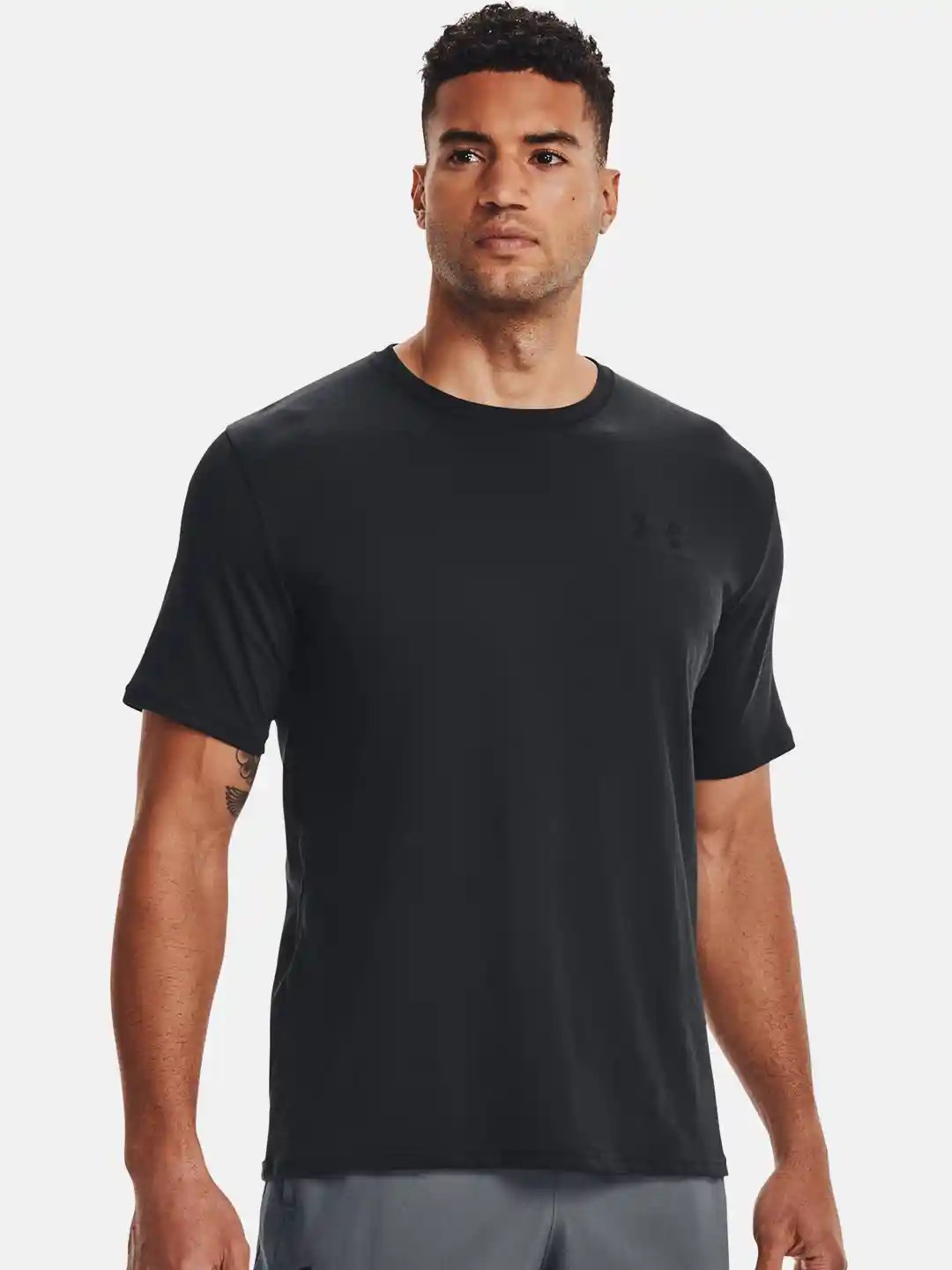 UNDER ARMOUR Men Black Sportstyle Left Chest Solid Sports Relaxed Fit  T-shirt