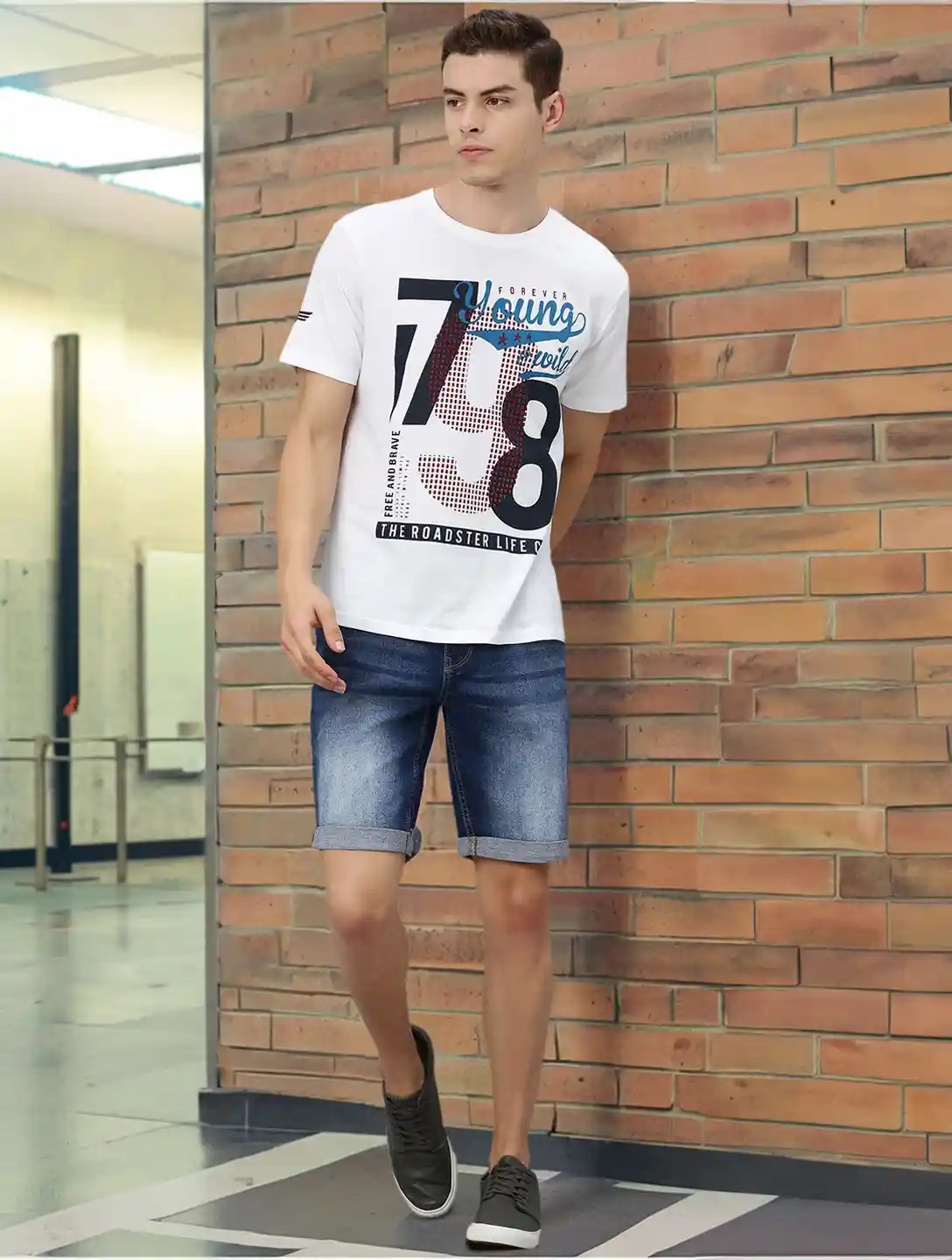 Roadster Men Blue Washed Regular Fit Denim Shorts - Main Image