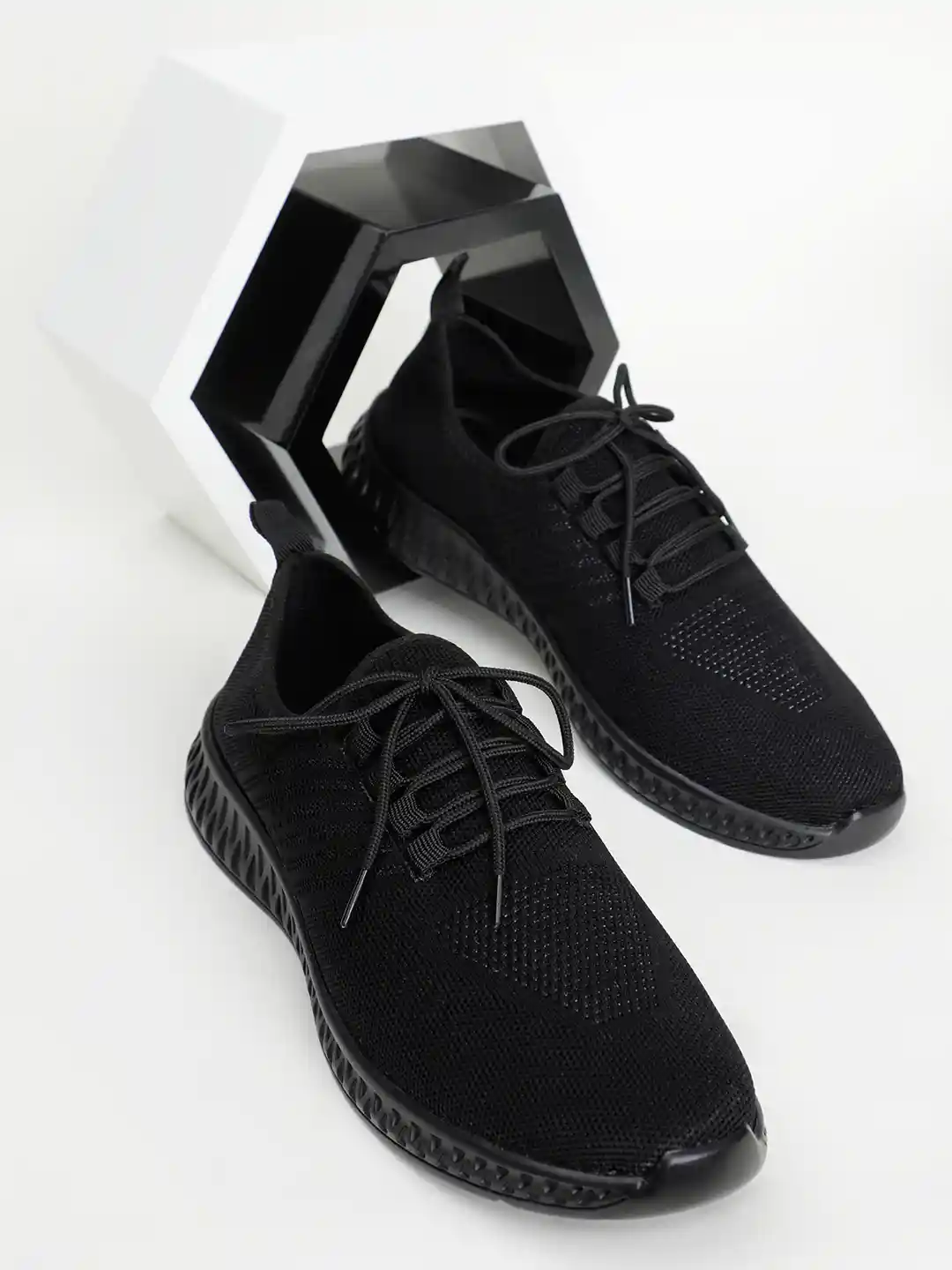 Buy HIGHLANDER Men Black Lightweight Athleisure Sneakers Casual
