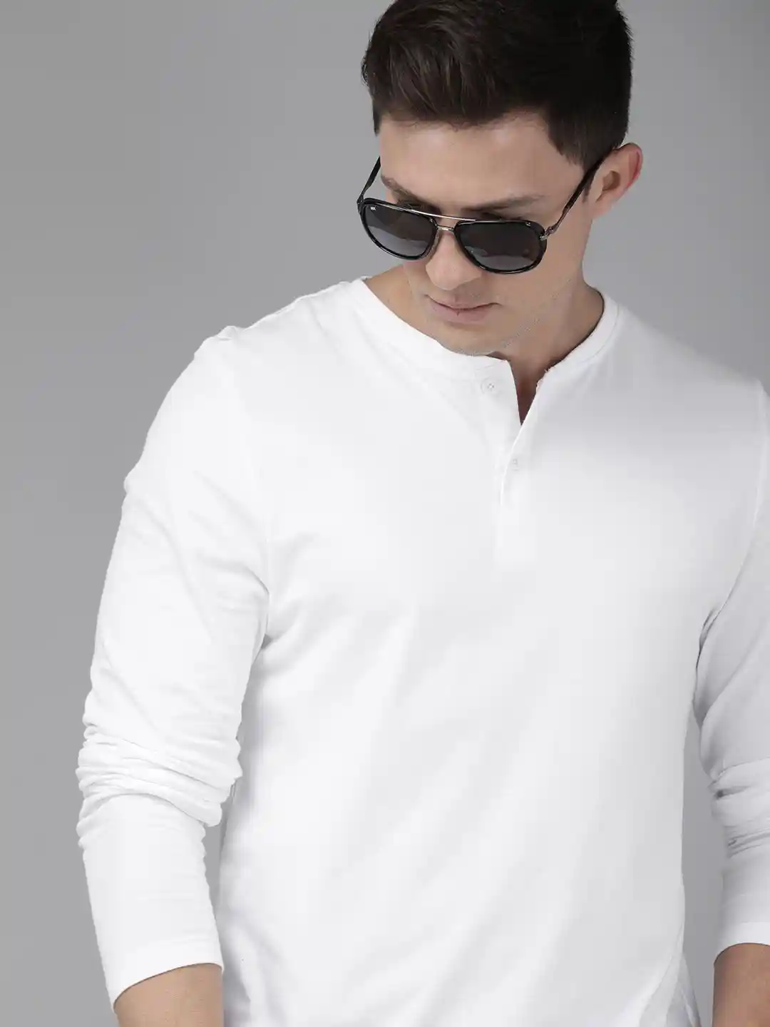 Buy Roadster Men White Solid Henley Neck T-shirt Tshirts for Men
