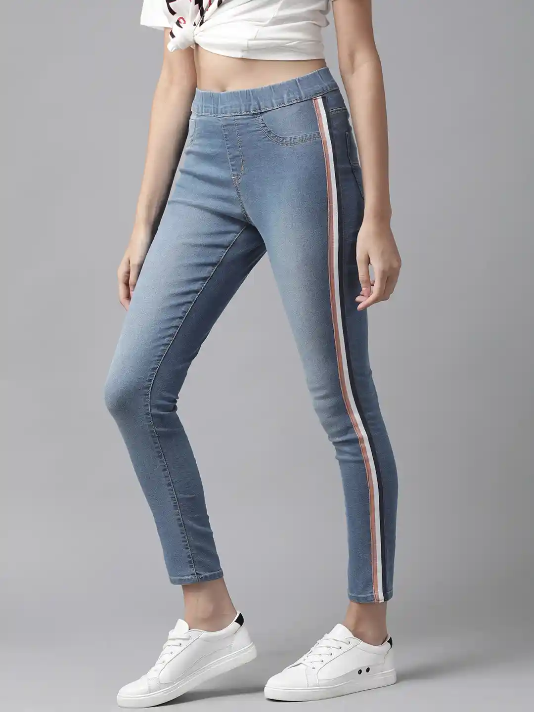 Buy The Roadster Lifestyle Co Women Blue Solid Super Skinny Fit