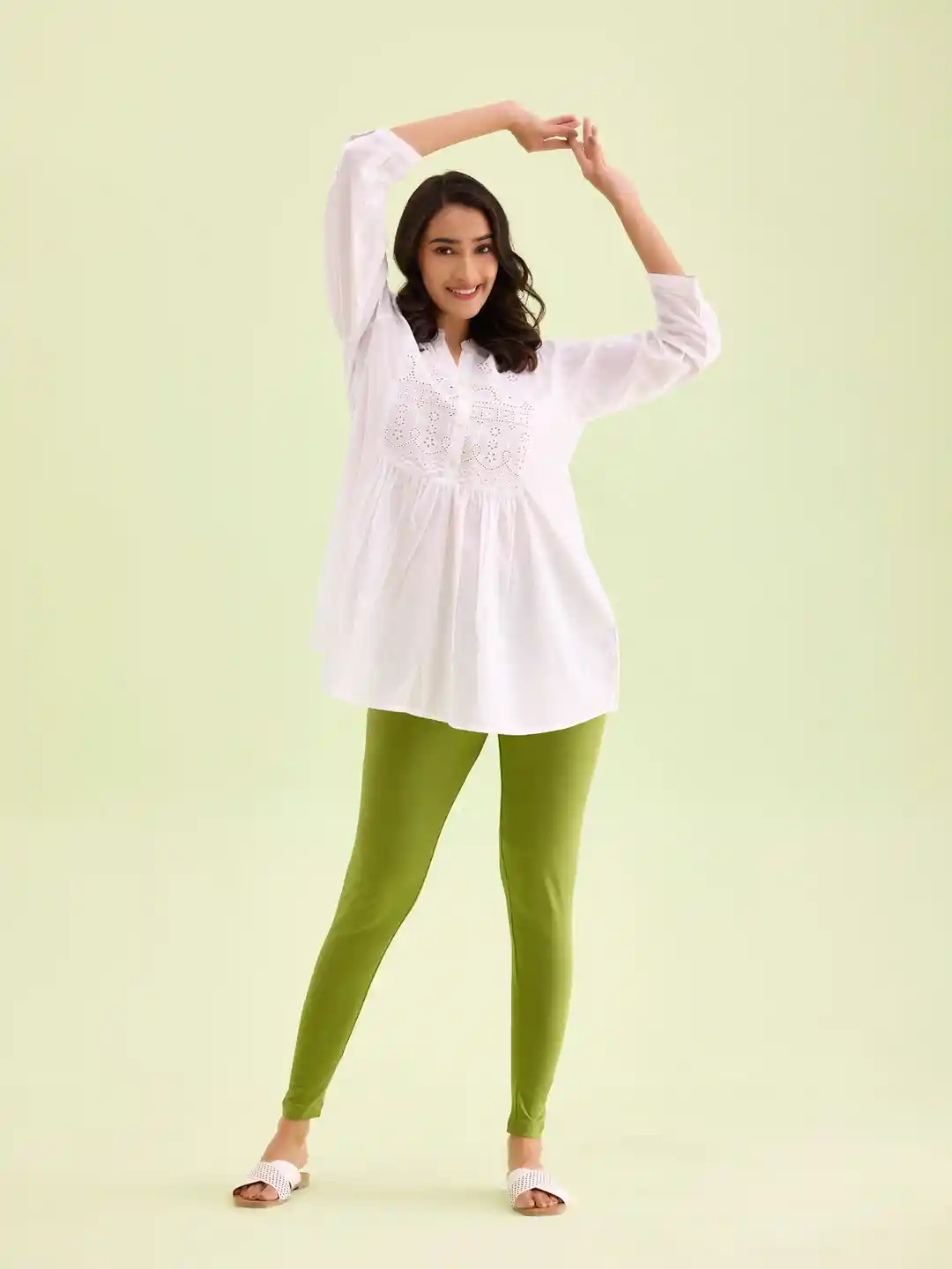 Go Colors Women Olive Green Solid Slim-Fit Ankle-Length Leggings