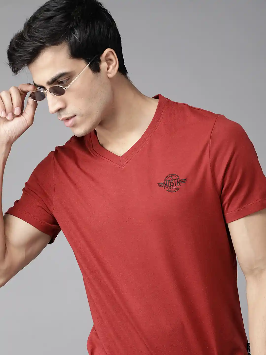 Buy Roadster Men Rust Red Solid Pure Cotton V-Neck T-shirt
