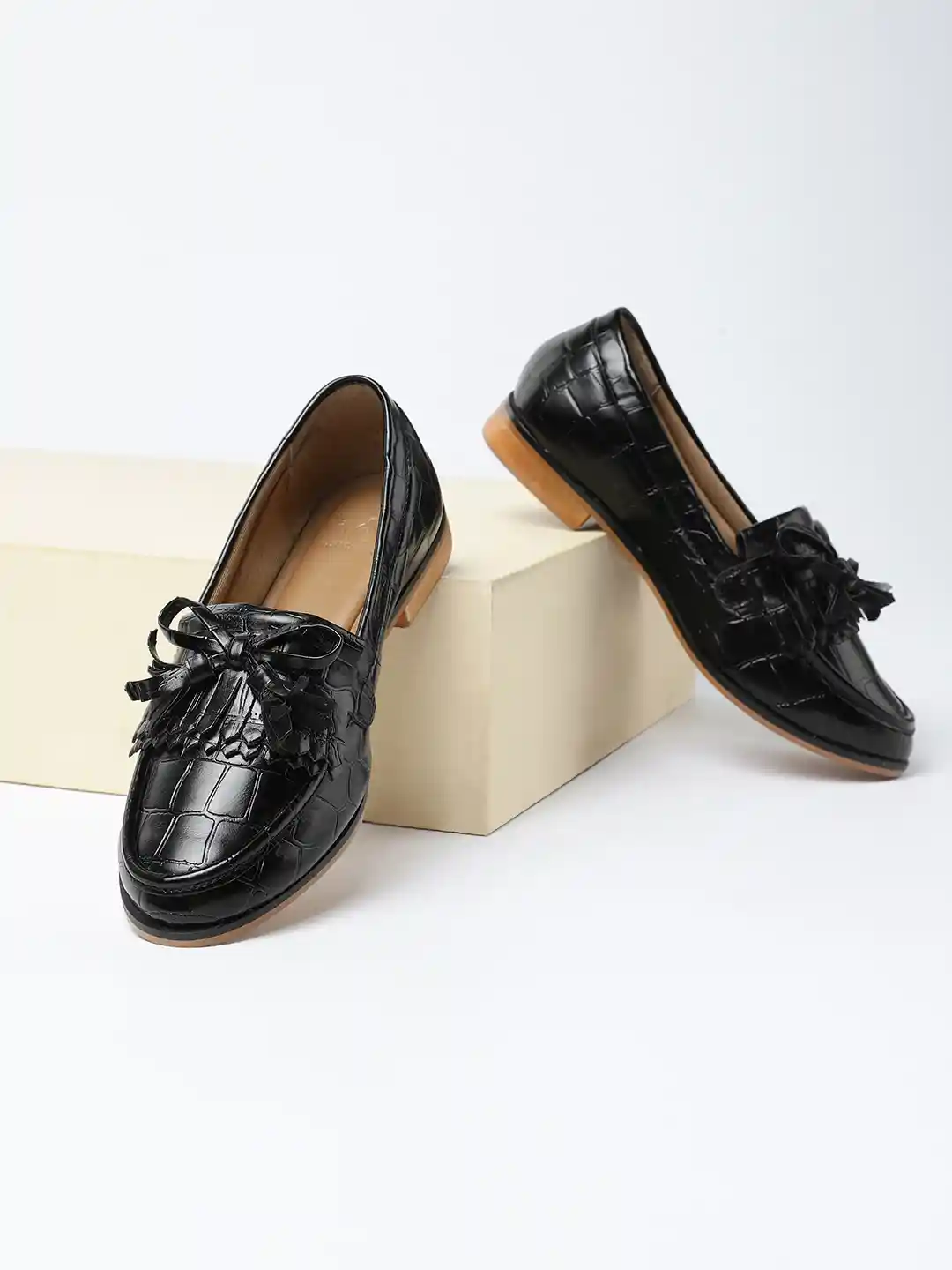 Buy her by invictus Women Black Crocs Textured Loafers with