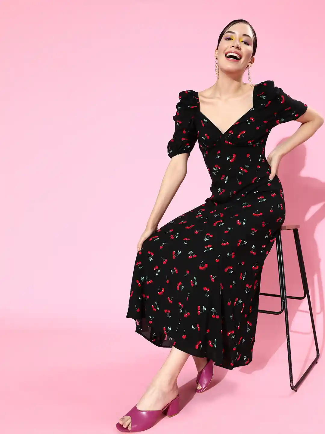 Buy Berrylush Stunning Black Floral Sweetheart Neck Dress