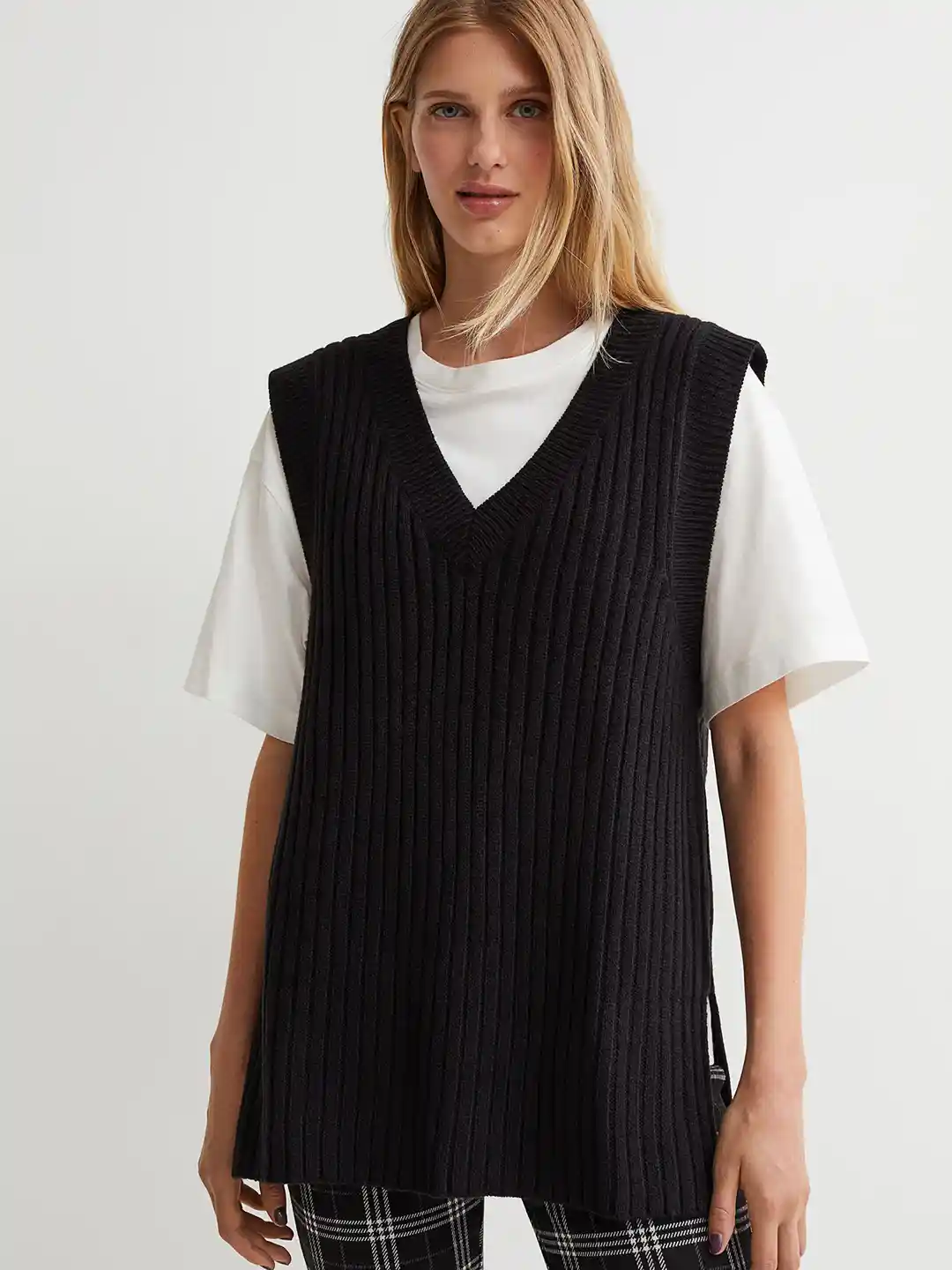 Buy H&M Women Black Ribbed V-Neck Sweater Vest Sweaters for