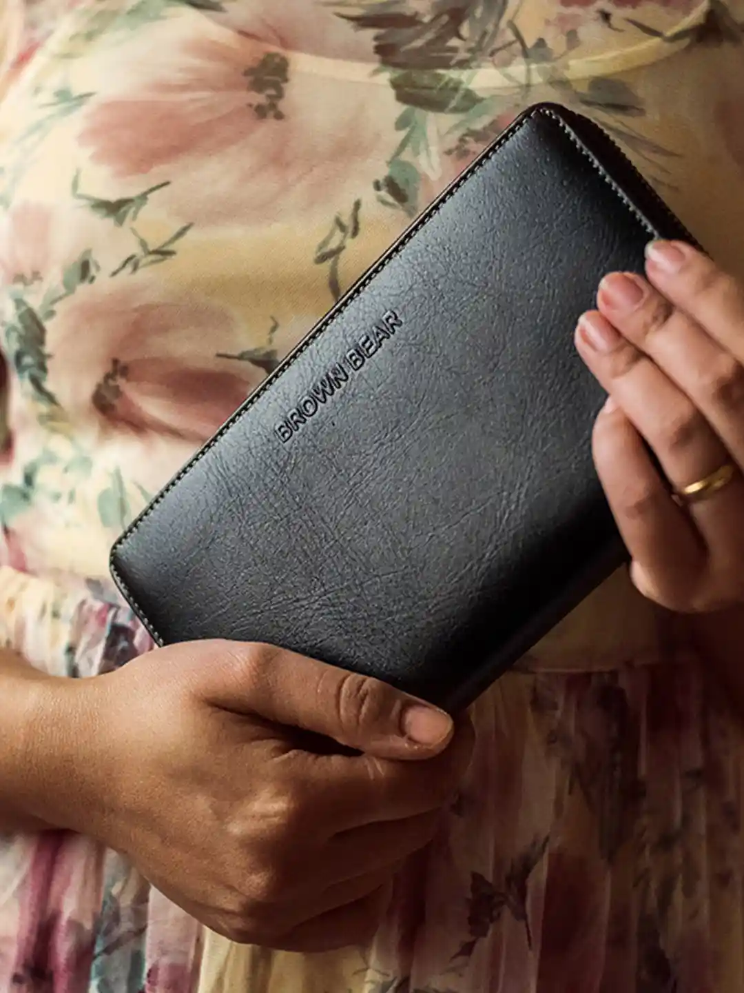 Buy BROWN BEAR Women Black Solid Leather Zip Around Wallet