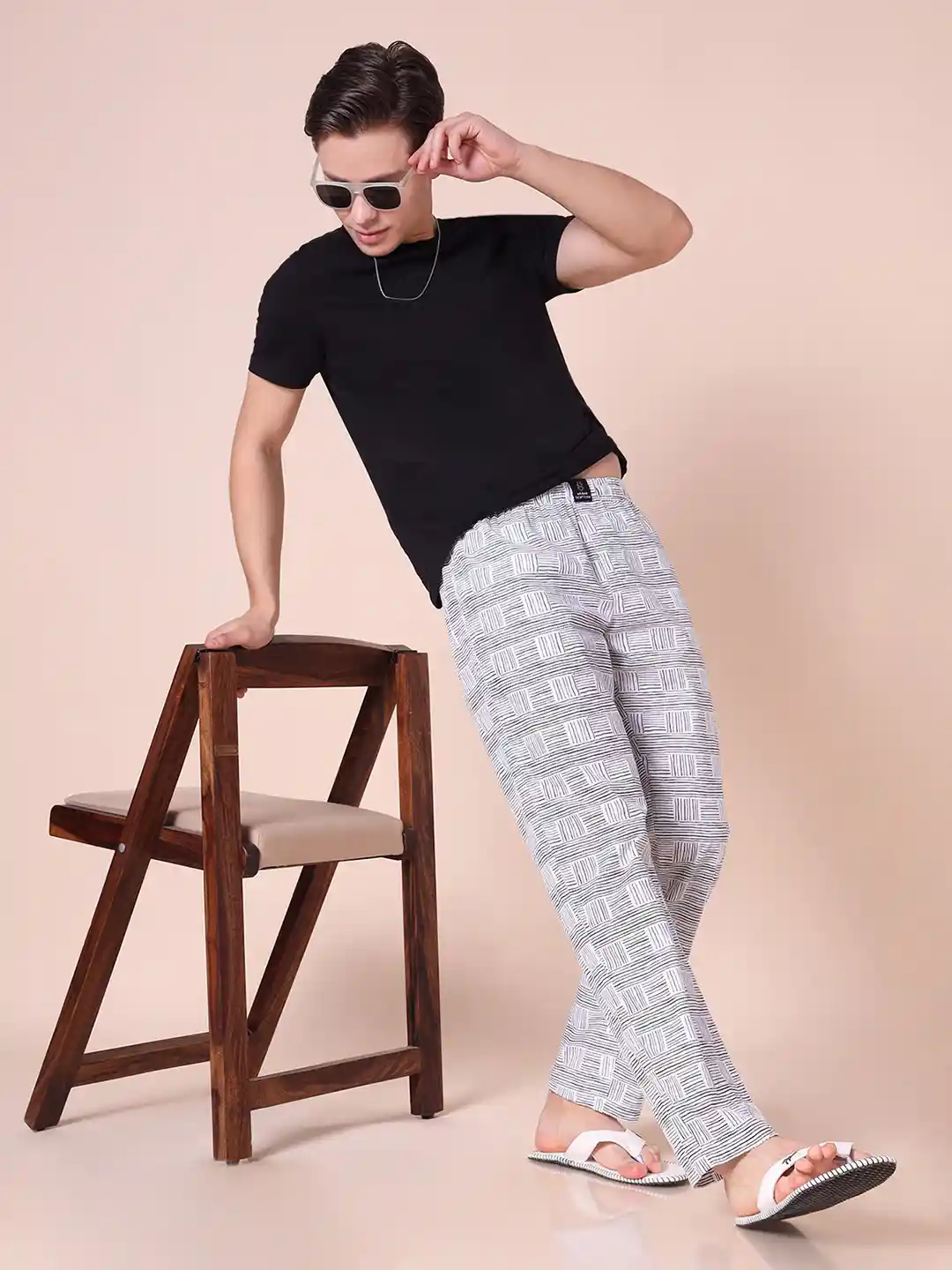 Buy URBAN SCOTTISH Men White Black Printed Pure Cotton Lounge