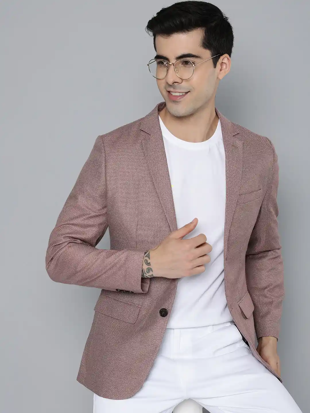 Buy HERE&NOW Men Maroon Self Design Textured Regular Fit Smart