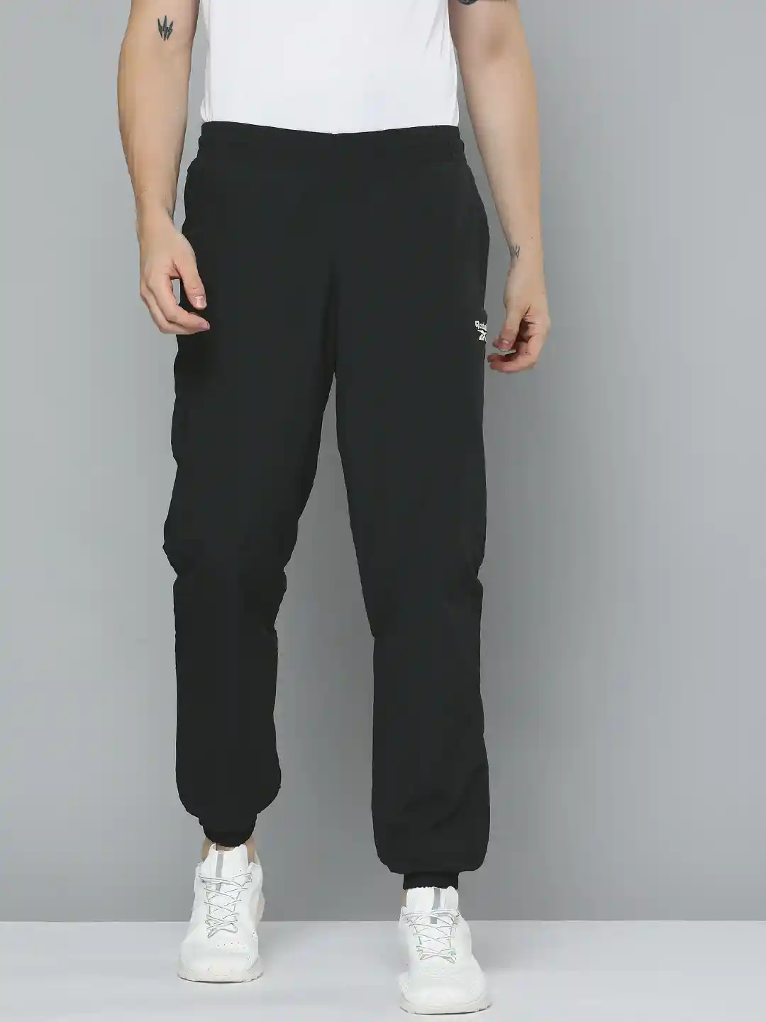 ★Reebok★ Classic Vector Loose Fit Jogger Pants Black Amazon.com: Reebok Classics Vector Trackpant, Black, Medium