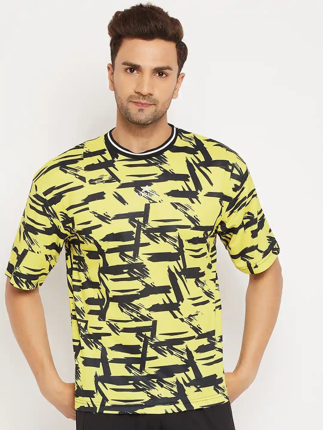ATHLISIS Men Yellow Black Printed T-shirt