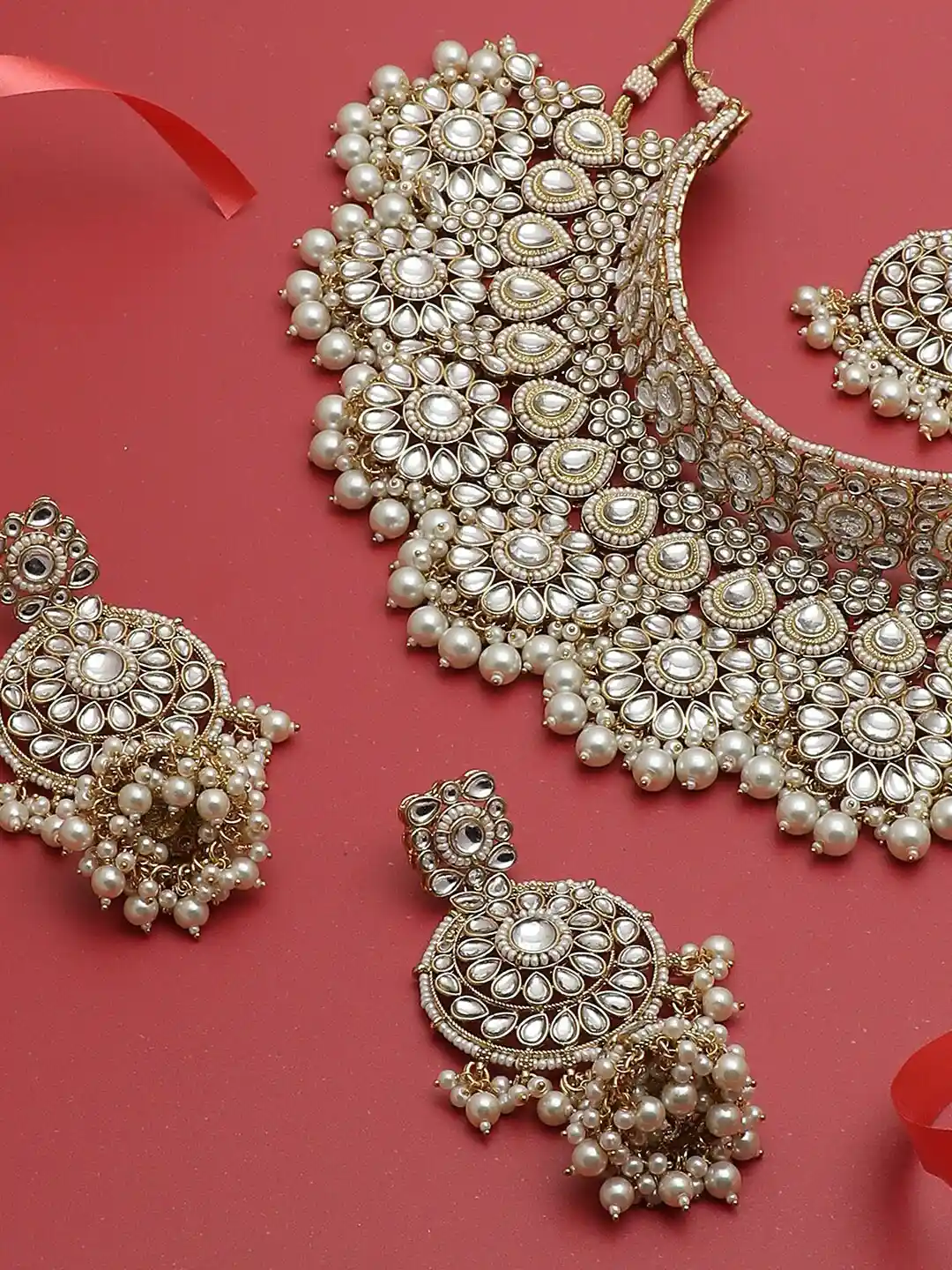Buy SOHI Gold-Plated White Kundan-Studded Beaded Jewellery Set