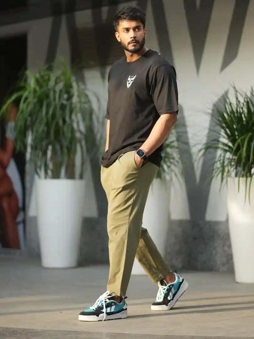 Buy Roadster Men Olive Green Slim Fit Cotton Joggers - Trousers