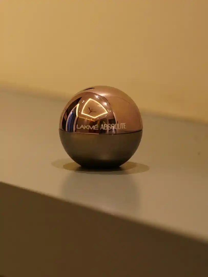 Buy Lakme Xtraordin-airy Mattereal Mousse Foundation, Matte Finish