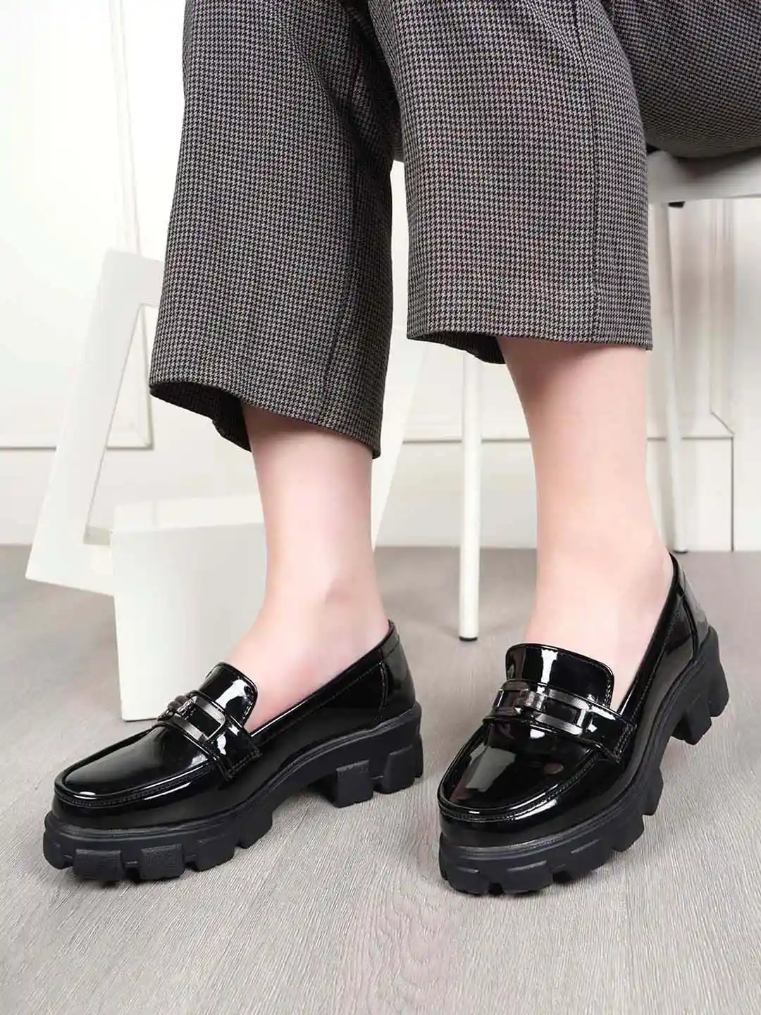 【Isetan Lover 】ludlow Dorothy ブラウス Buy DressBerry Women Solid Round Toe Loafers - Casual Shoes