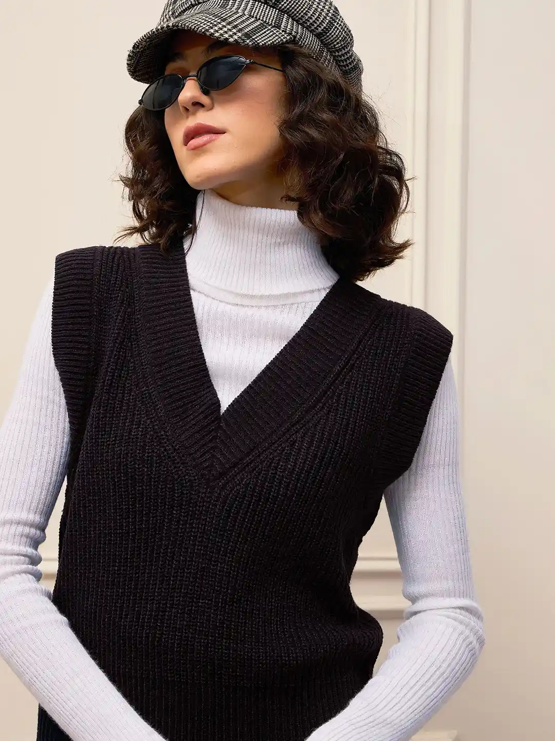 SASSAFRAS Women Crop Sweater Vest