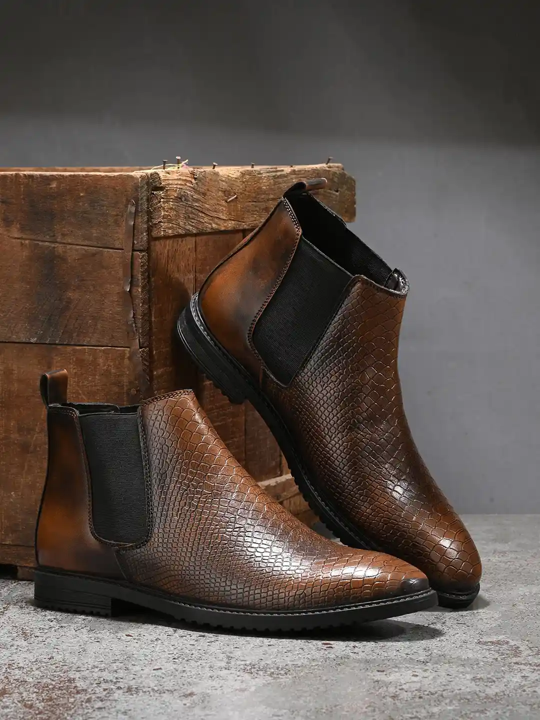 The Roadster Lifestyle Co Men Textured Chelsea Boots