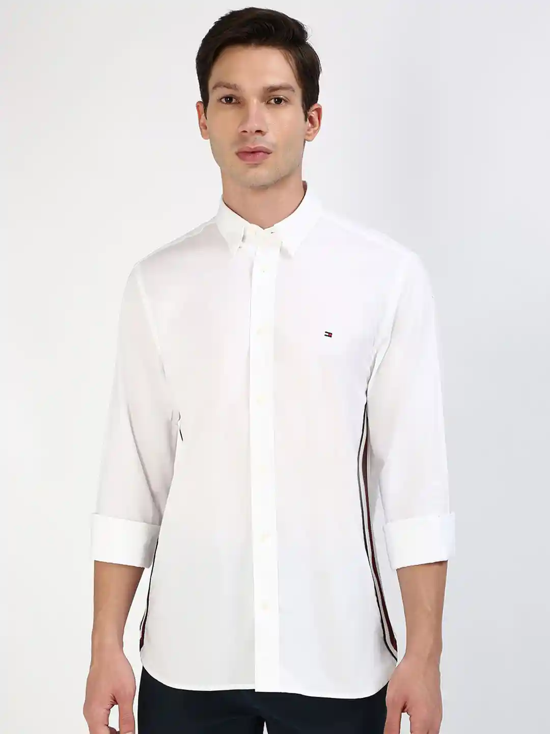 Tommy Hilfiger Men Cutaway Collar Solid Cotton Casual Shirt