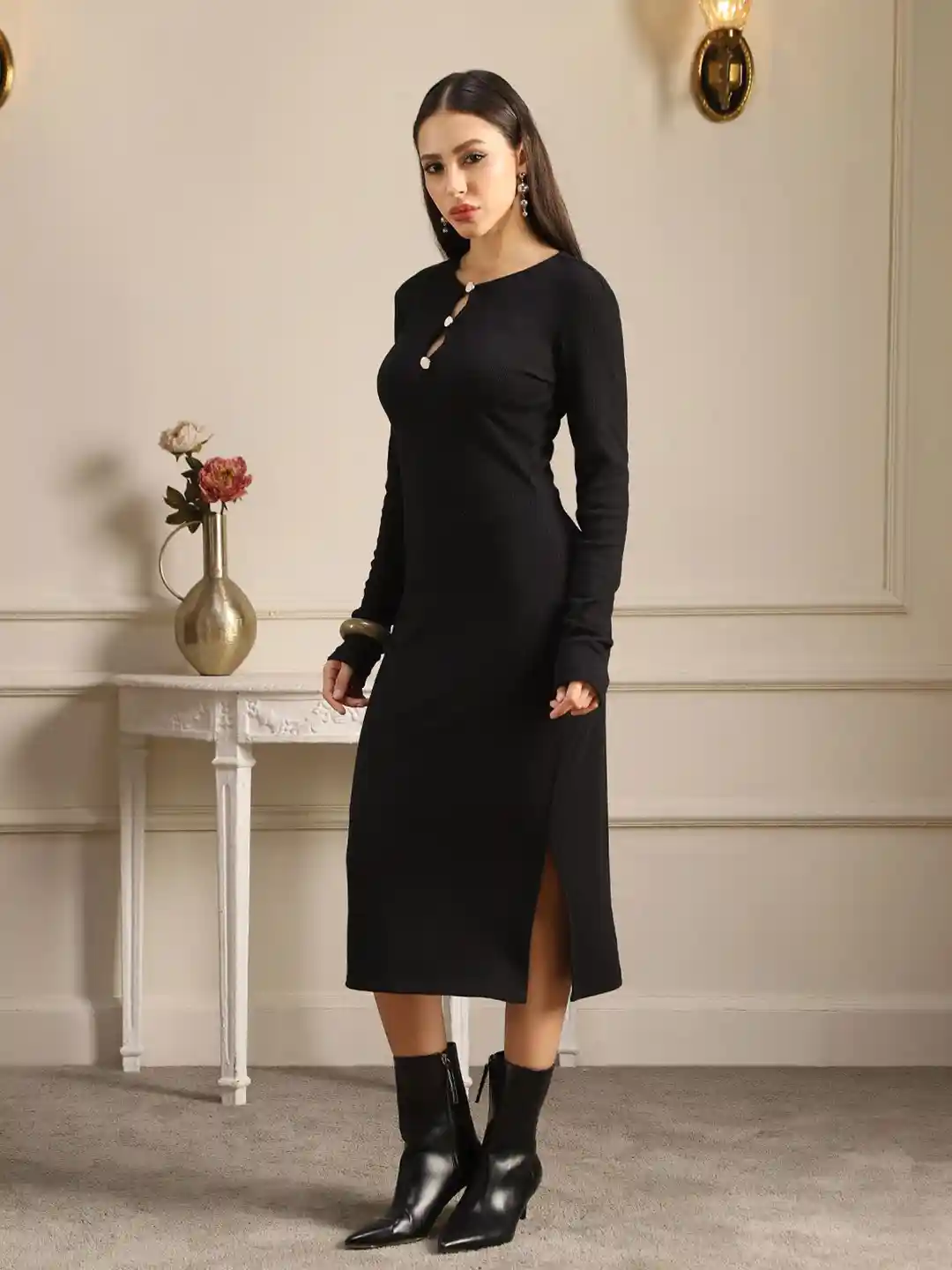 Globus Women Black Keyhole Neck Long Sleeves Side Slit Ribbed Midi Bodycon  Dress