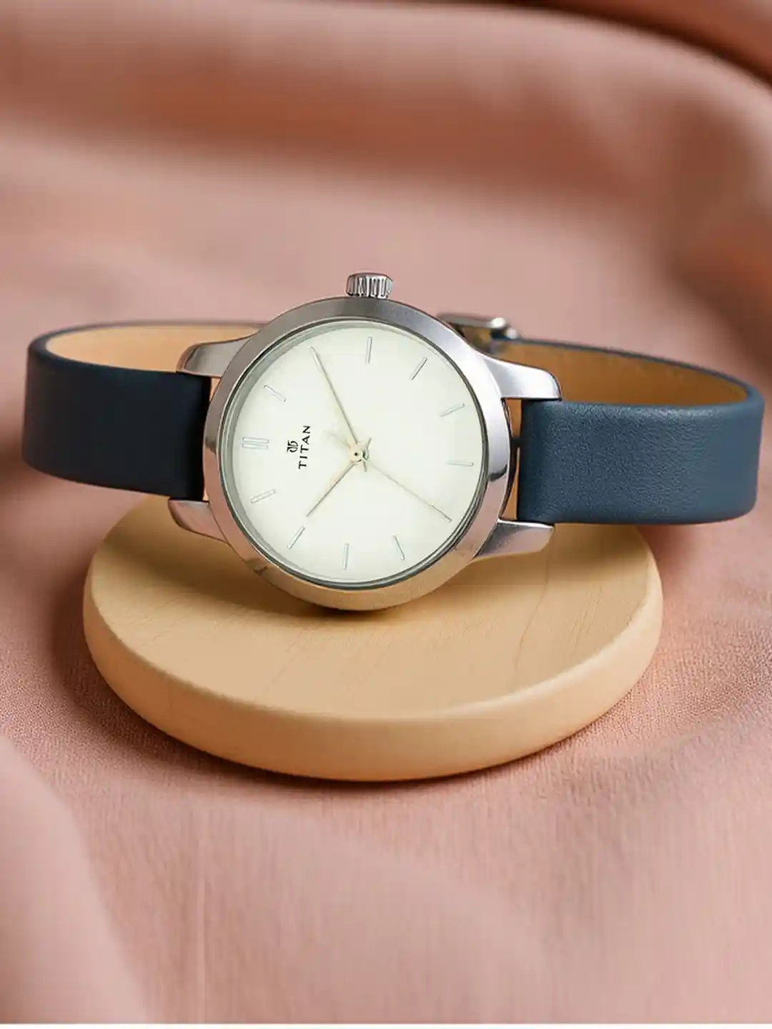 Titan Neo Ladies Women White Analogue watch 2481SL10