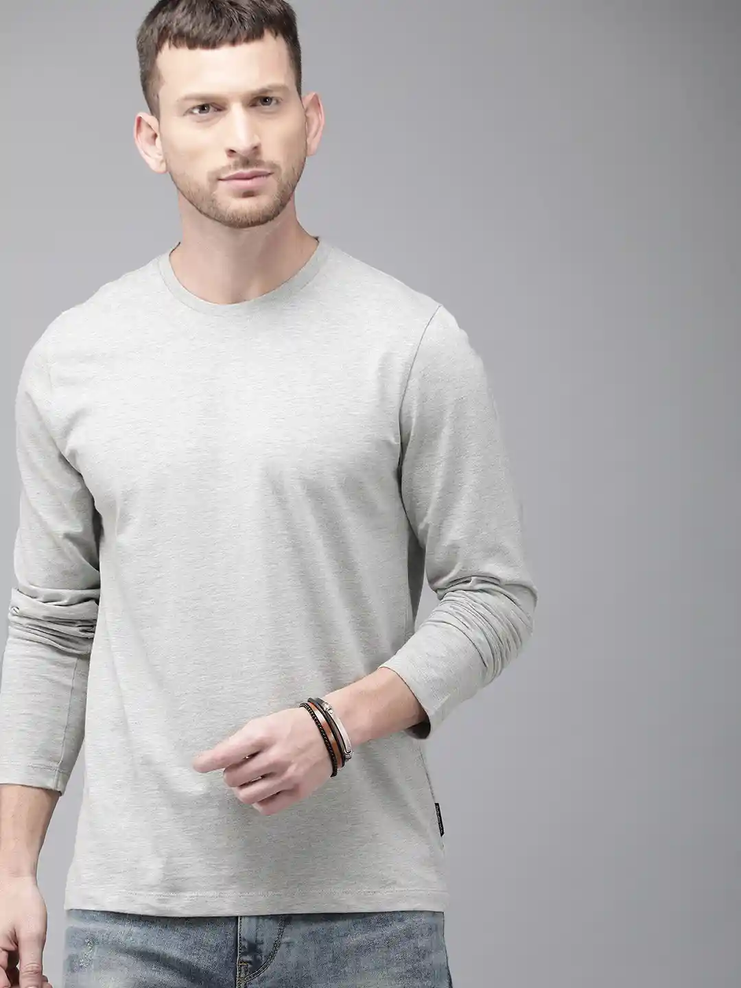 The Roadster Lifestyle Co Men Grey Solid Round Neck T-shirt
