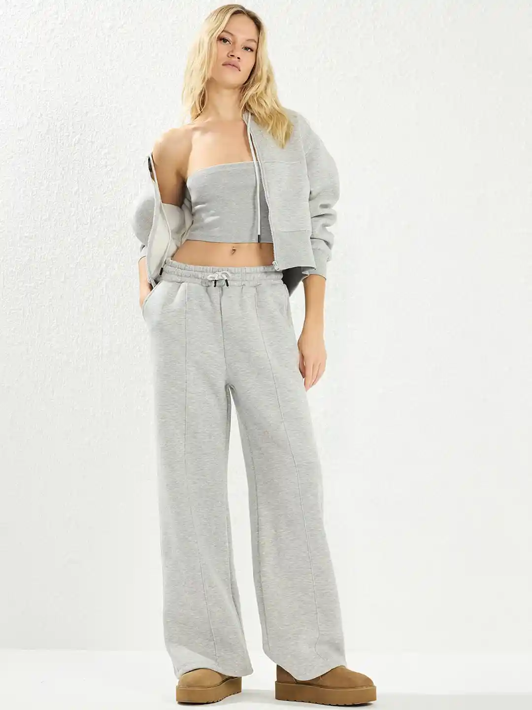 Buy Trendyol Hooded Neck Long Sleeves Crop Top Sweatshirt With