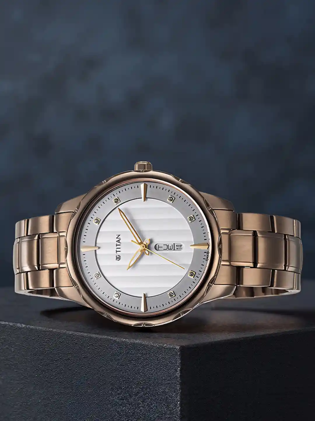 Buy Titan Regalia Opulent Quartz Analog Two Toned Silver & Wht