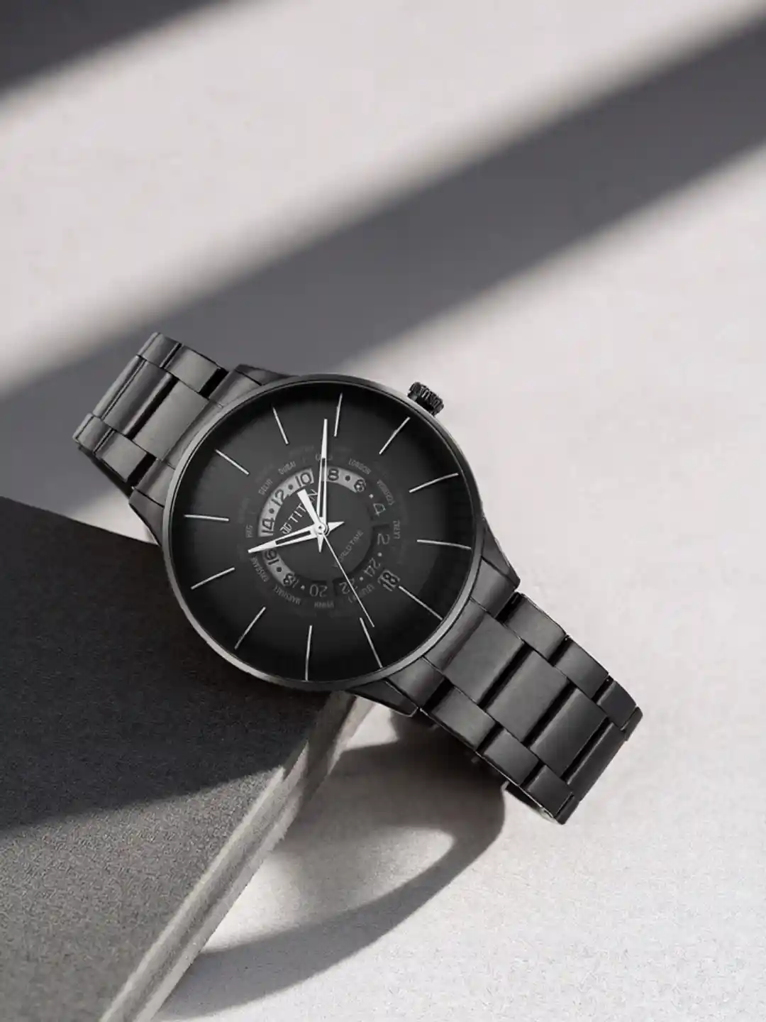 Titan Men Black Dial Black Stainless Steel Bracelet Style Straps Analogue  Watch