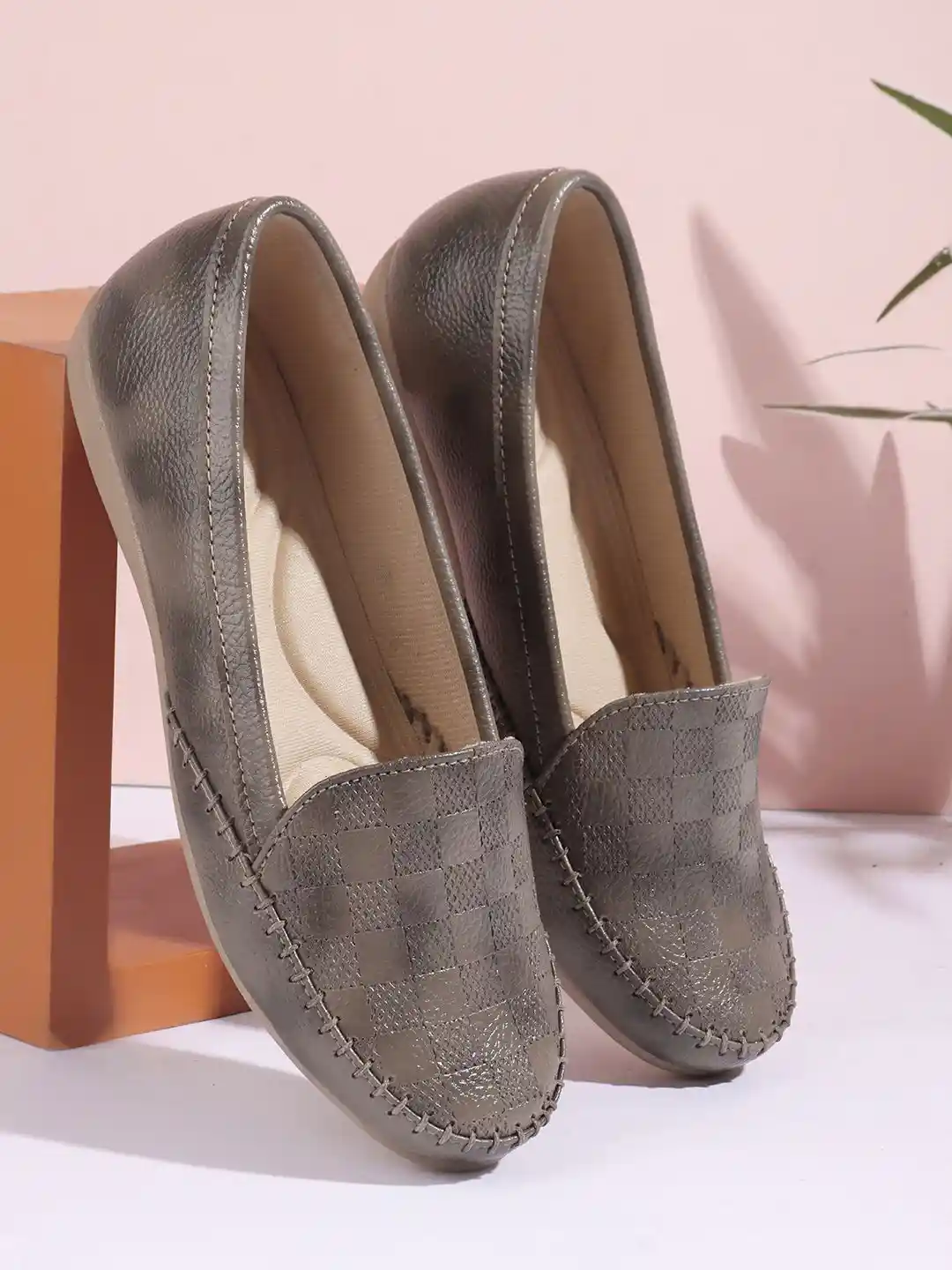 DressBerry Women Textured Slip-On Loafers