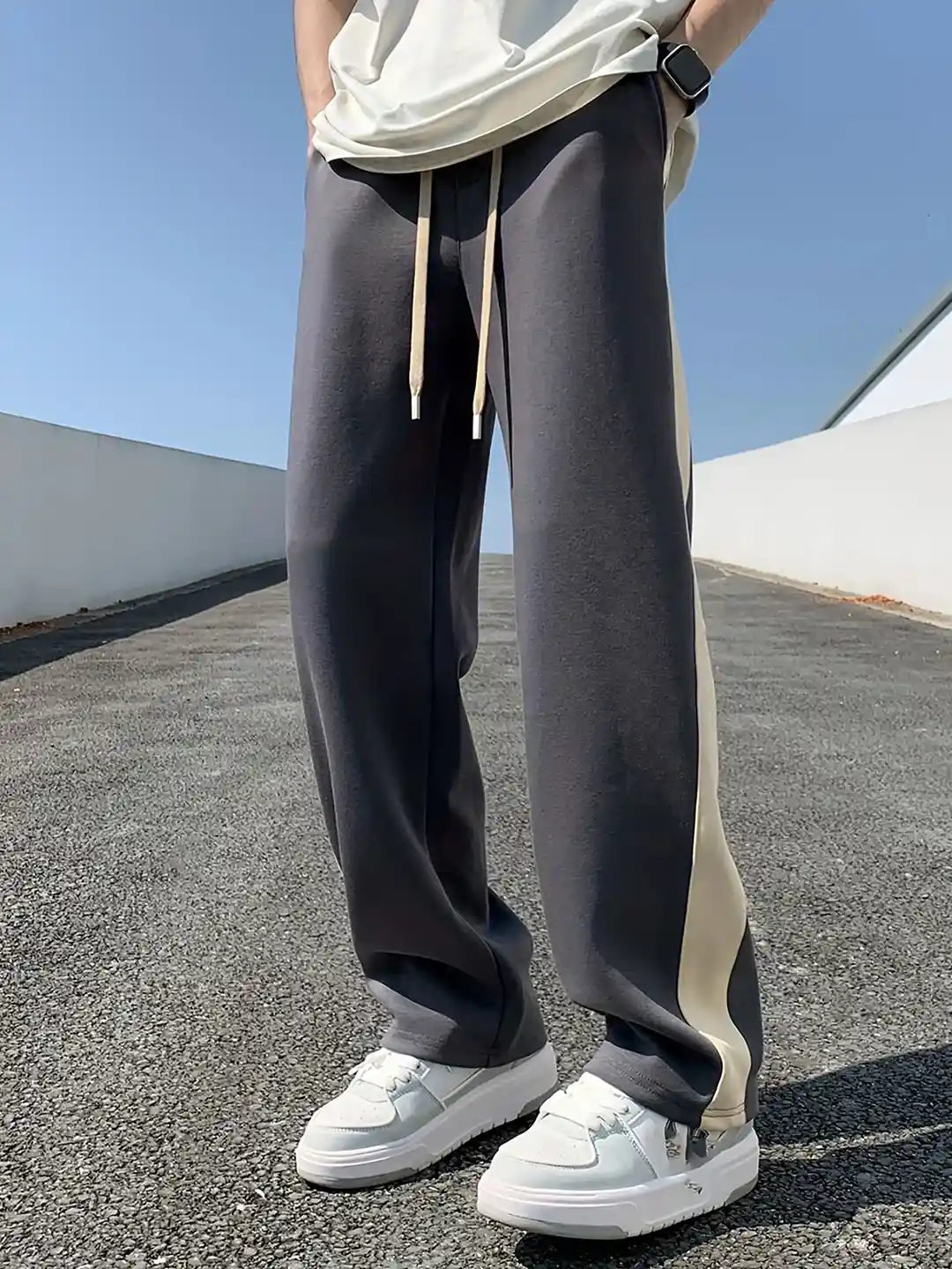 The Modern Soul Men Loose Fit Mid-Rise Track Pant