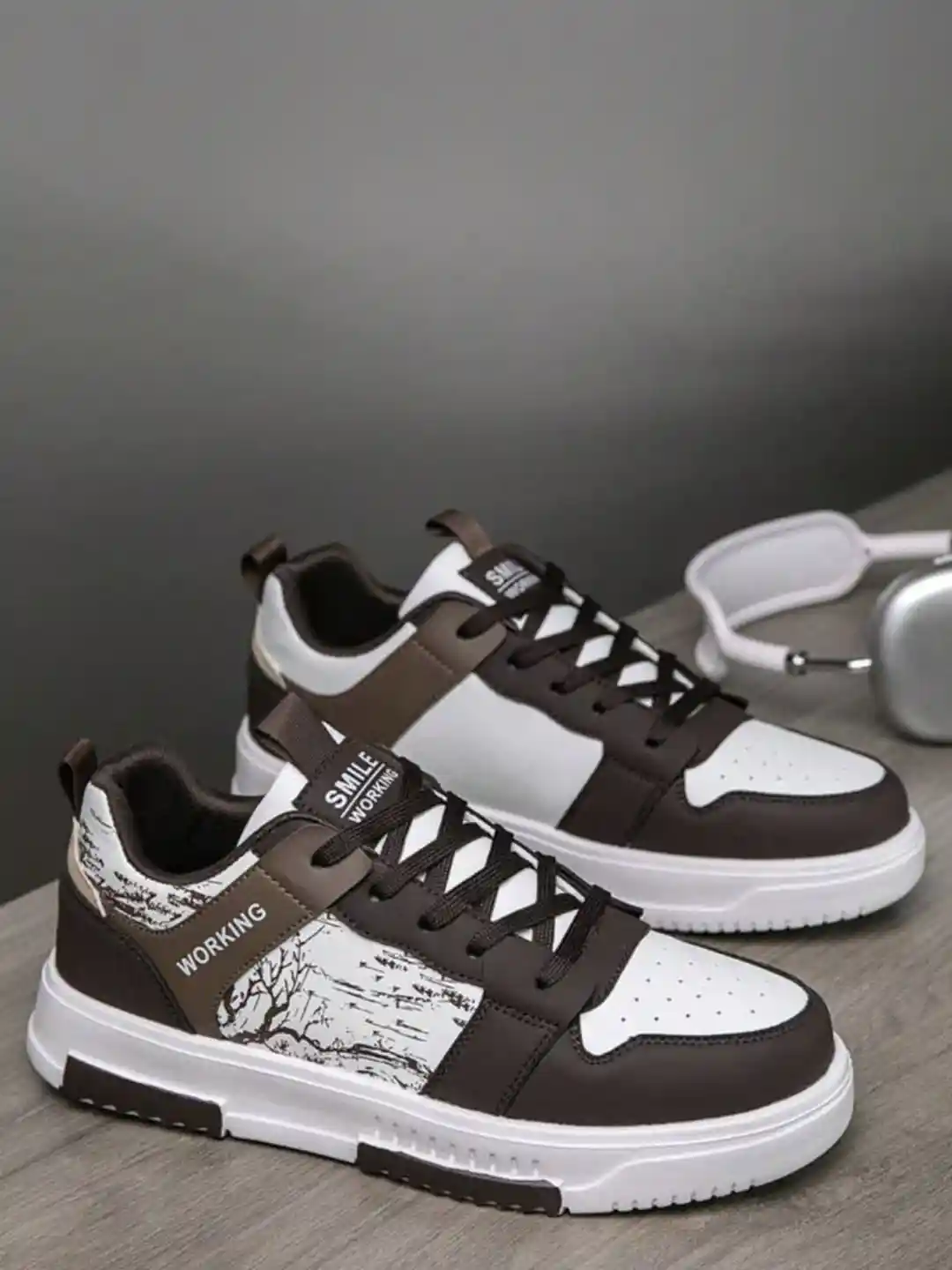 Corsac Men Colourblocked Sneakers