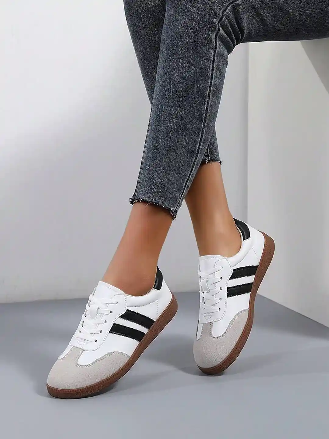Layasa Women Round Toe Lace-Ups Suede Sneakers