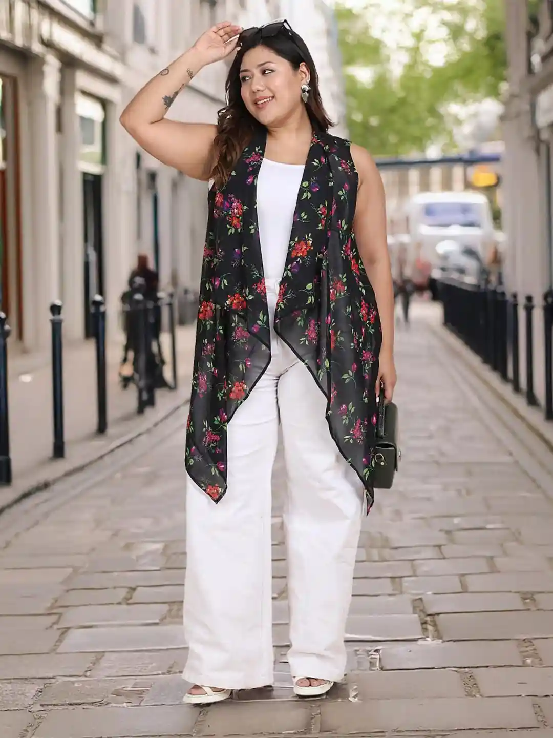 Buy CURVE BY KASSUALLY Floral Printed Sleeveless Shrug Shrug for