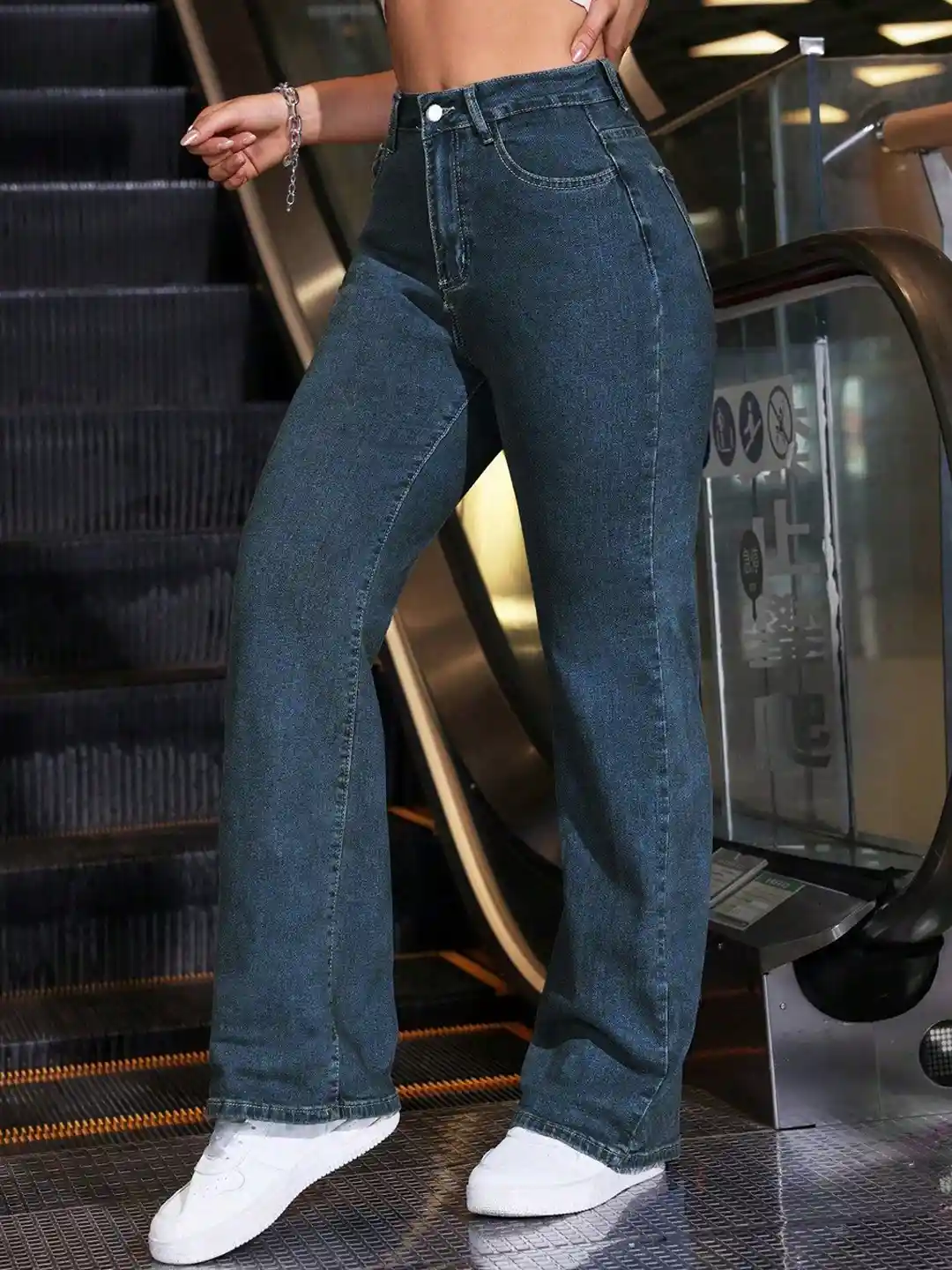 DressBerry Women Plus Size Comfort Straight Fit High-Rise Light Fade  Stretchable Jeans