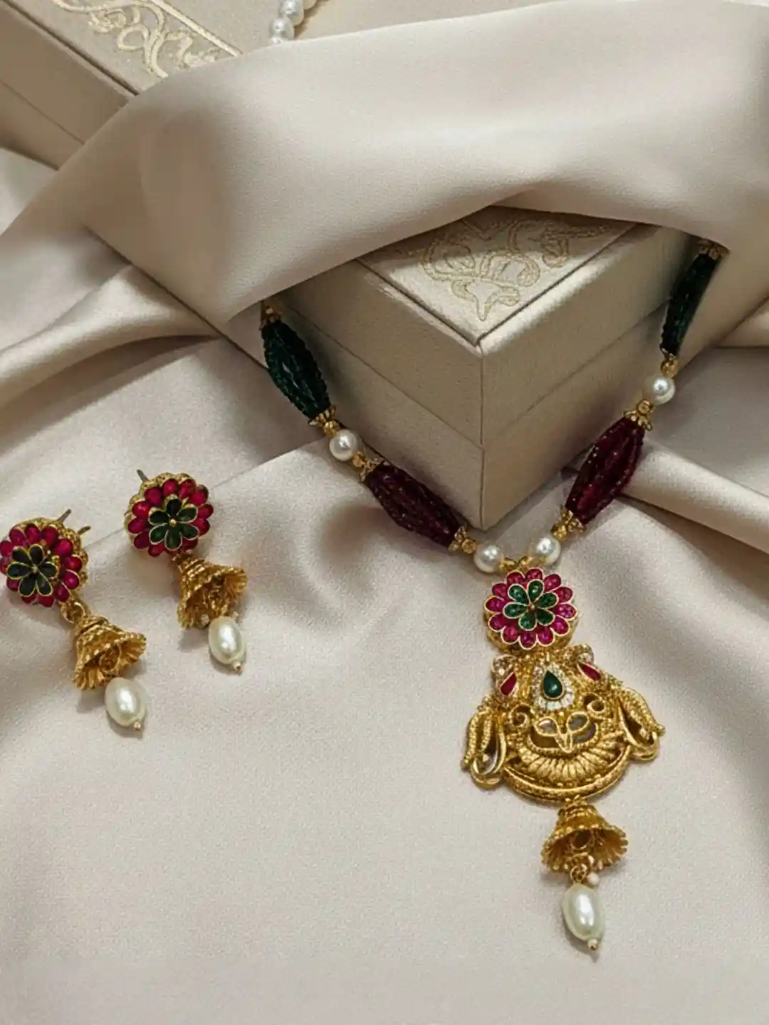Buy MANSIYAORANGE Kundan Pearls-Studded Jewellery Set Jewellery
