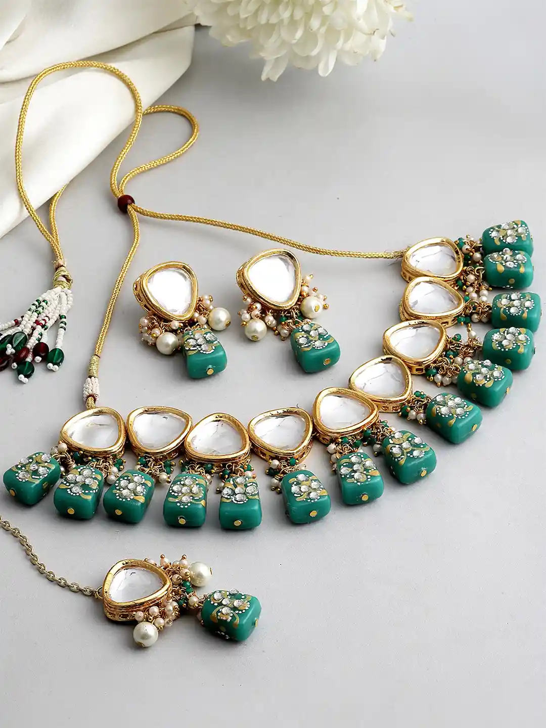 KARATCART Gold-Plated Green White Tumble Studded Polki Kundan Choker  Necklace Set