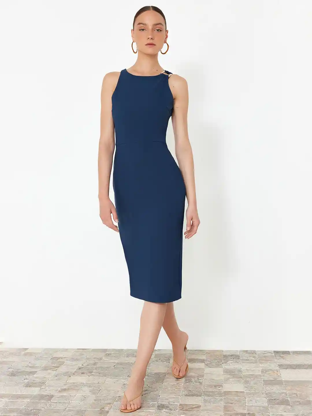 Trendyol Women Round Neck Sleeveless Straight Sheath Dress