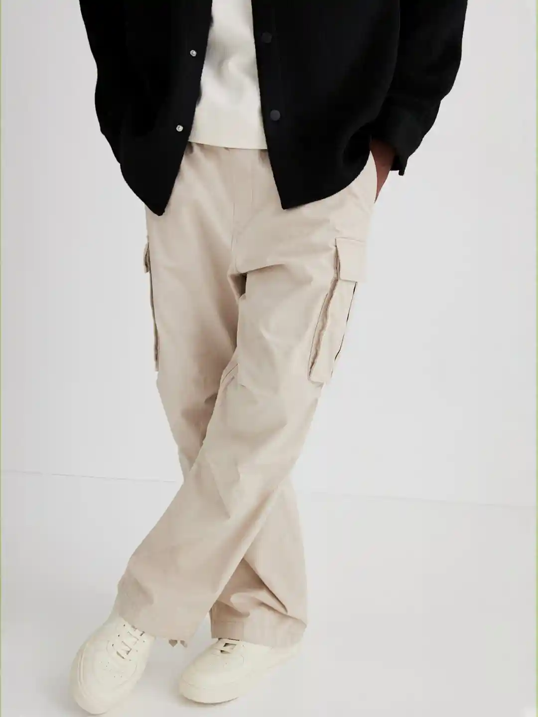 Buy H&M Men Relaxed Fit Cargo Trousers Trousers for Men 30064902 - Main Image