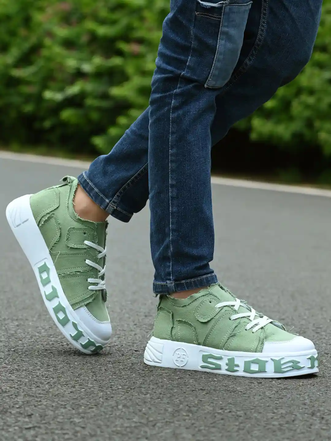 knoos Men Woven Design Sneakers