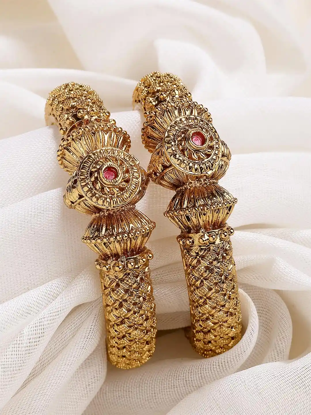 KARATCART Set Of Gold-Plated Kundan Studded Rajwadi Bangle