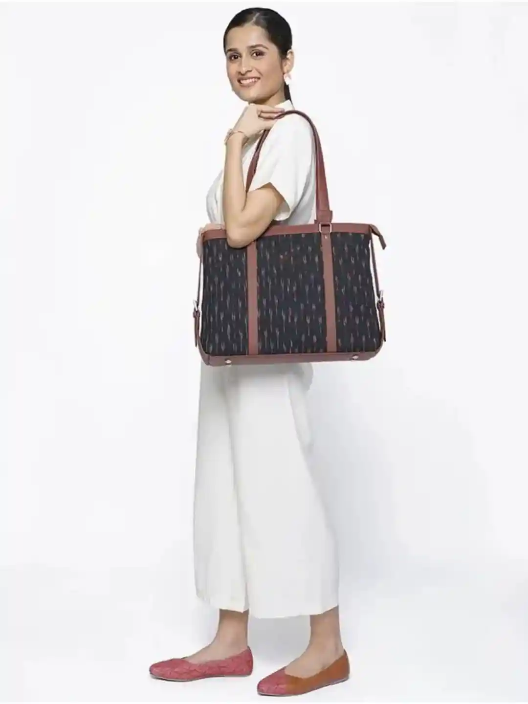 ROSS BROWN Women Abstract Printed Structured Shoulder Bag