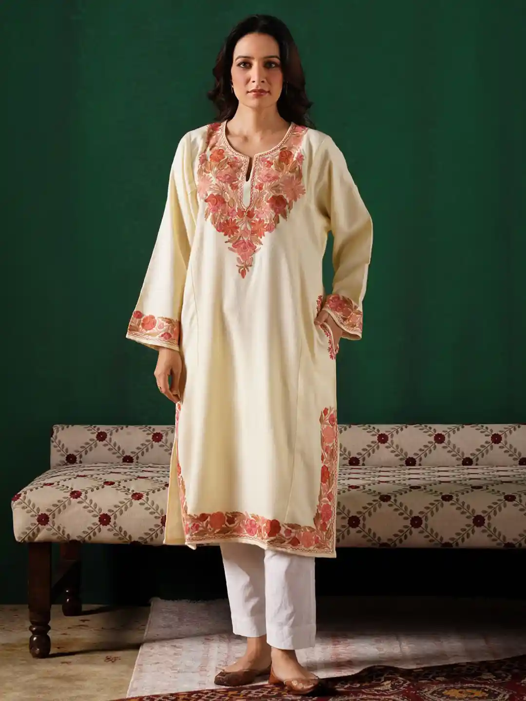 Buy Kashmir Box Kashmiri Aari Embroidered White Cashmilion Round