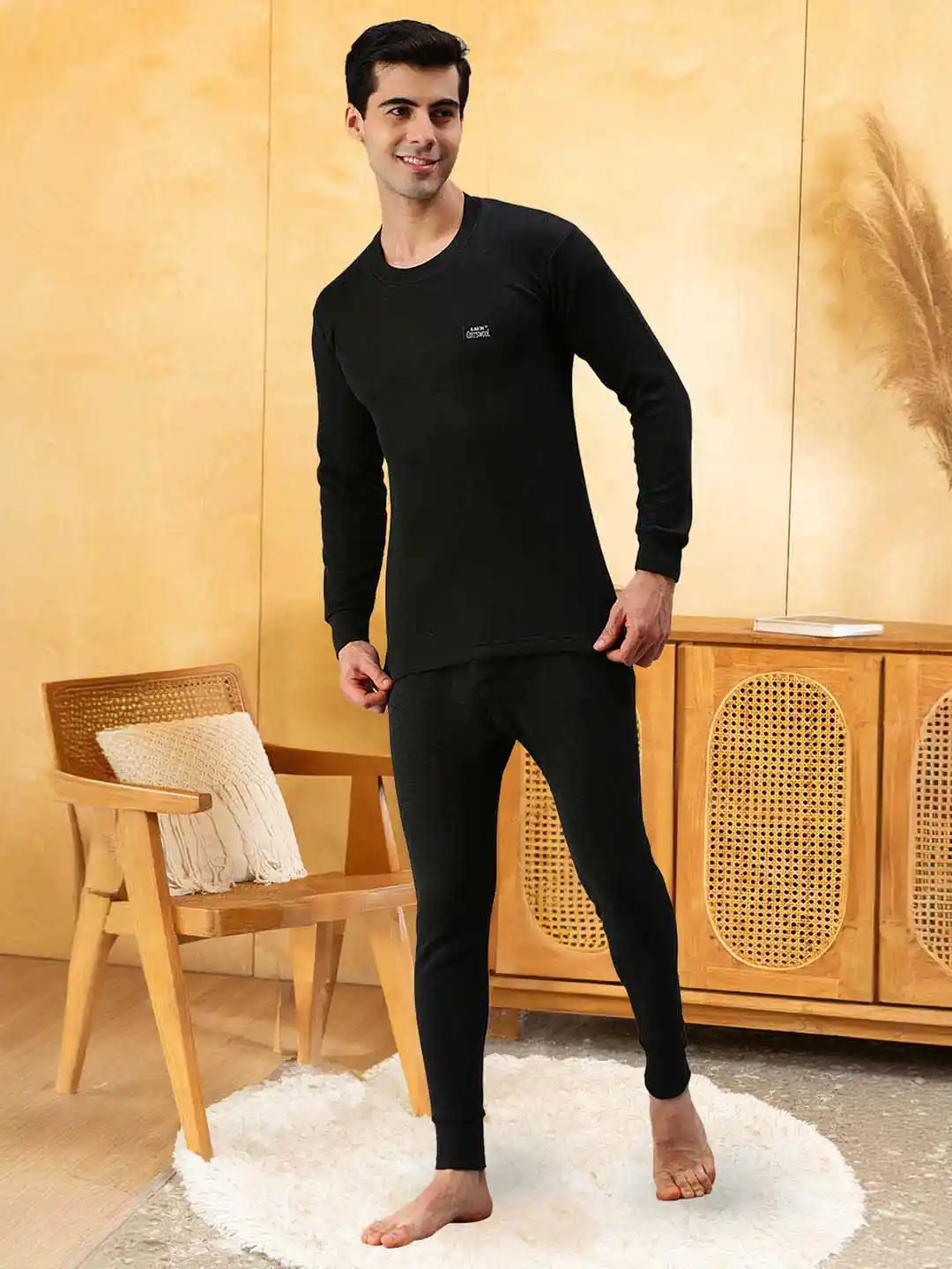 Lux Cottswool Men Black Solid Cotton Thermal Set