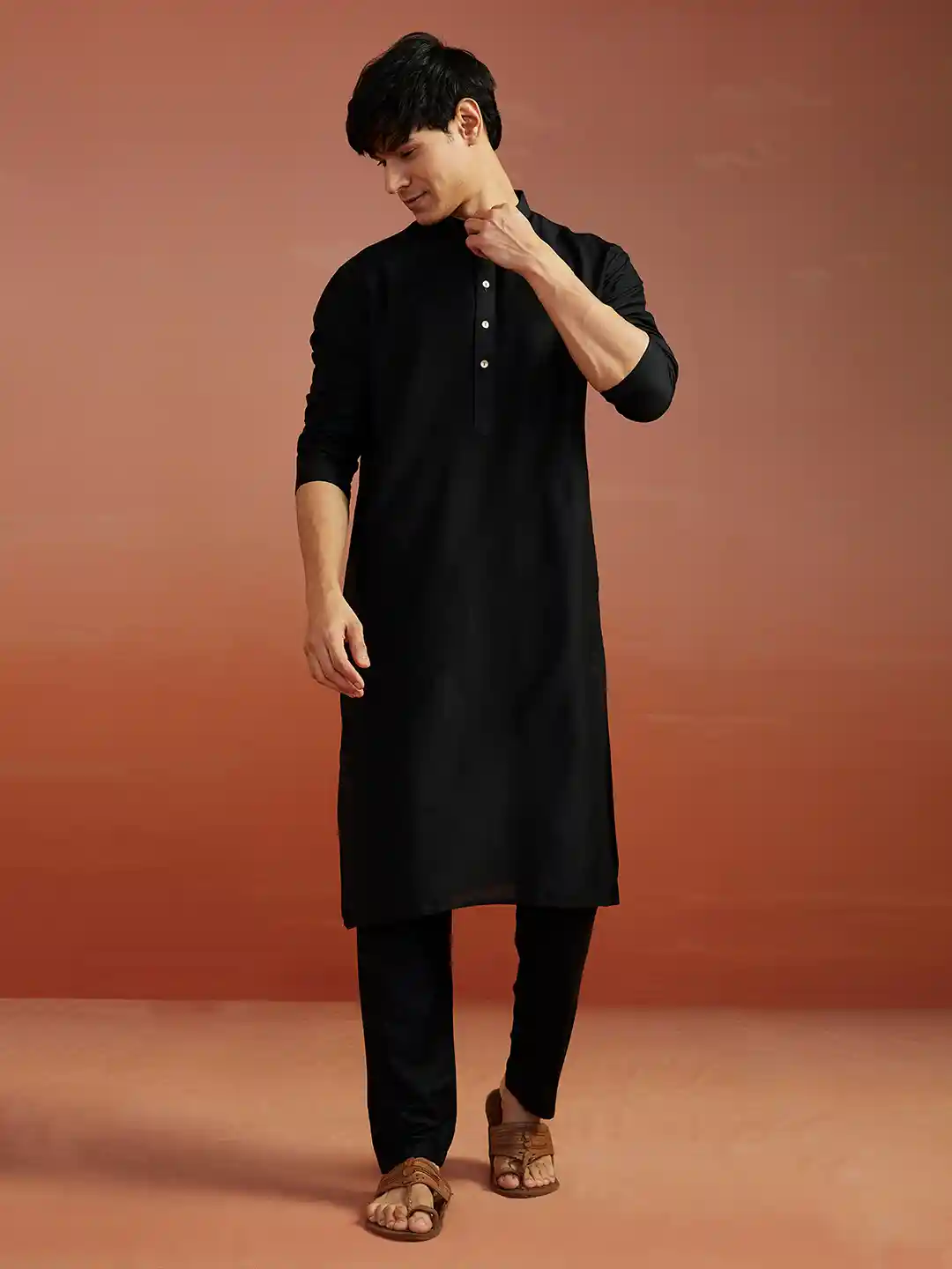 VASTRAMAY Men Black Kurta with Trousers