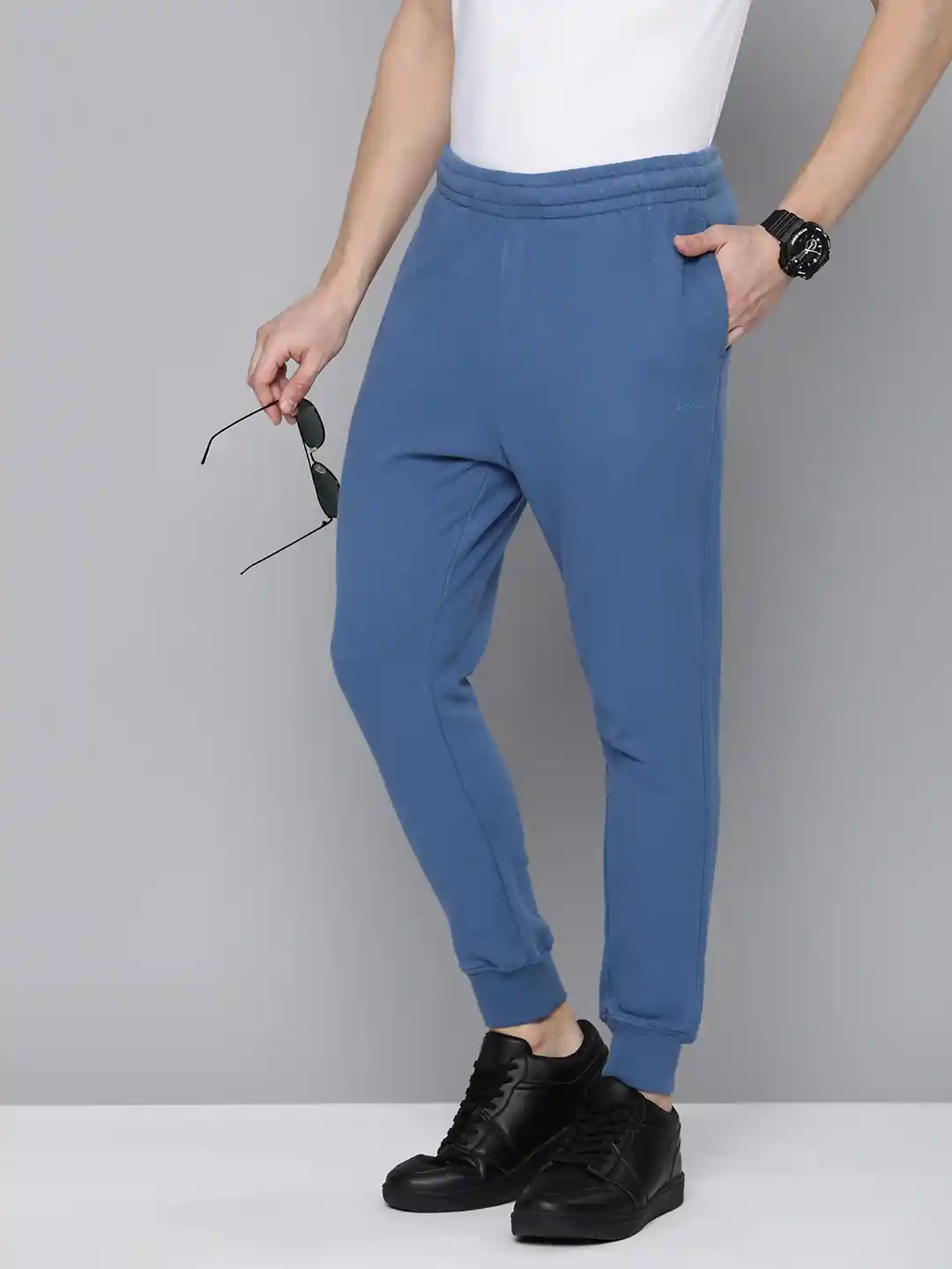 Buy Levis Men Solid Pure Cotton Mid Rise Regular Fit Joggers