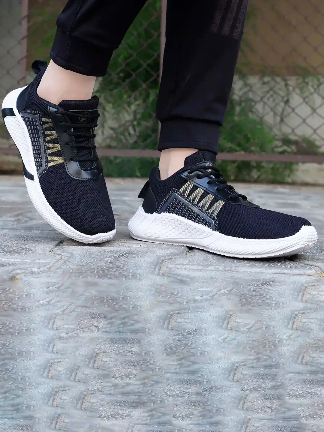 aadi Men Mesh Woven Design Lightweight Comfort Insole Mesh Contrast Sole  Sneakers