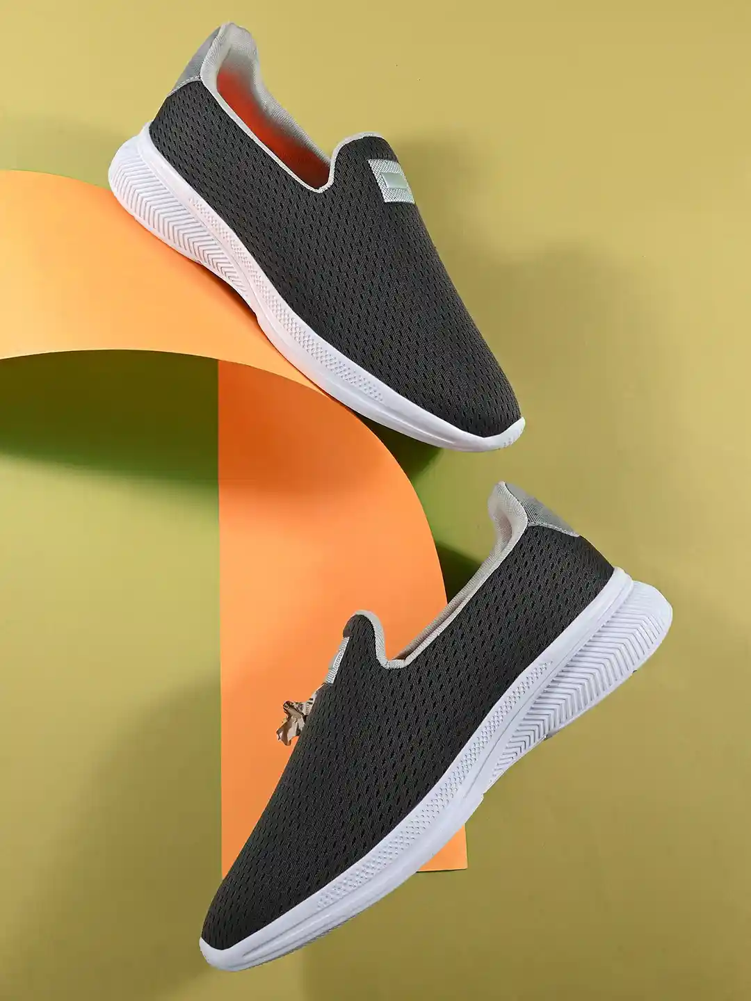 Buy The Roadster Lifestyle Men Grey And White Air Max