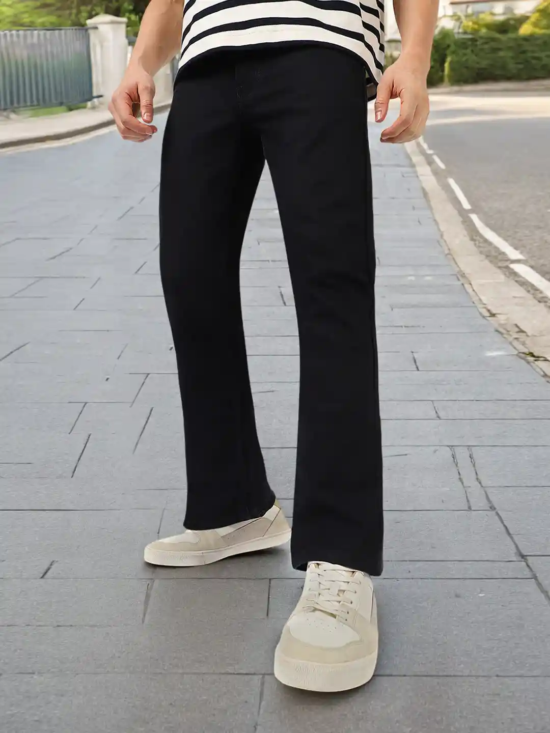 Buy Urbano Fashion Men Mid-Rise Bootcut Stretchable Jeans Jeans